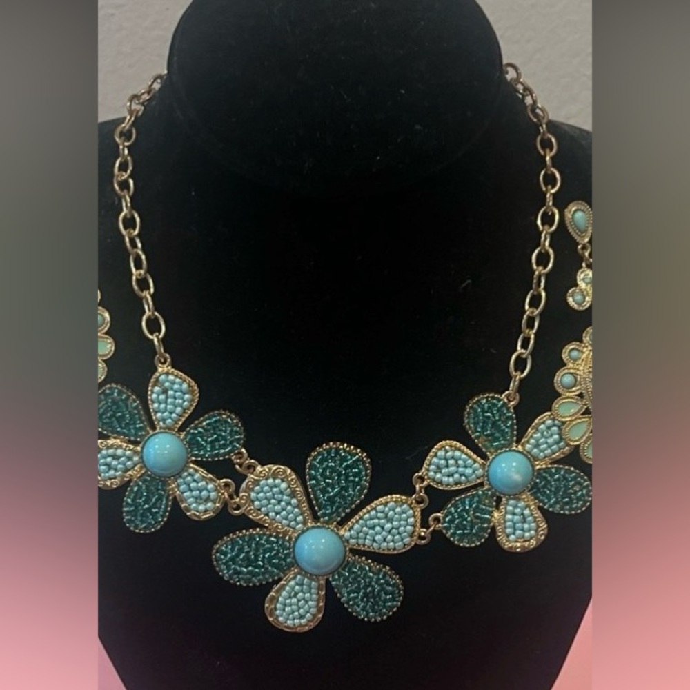 Elegant Floral Necklace